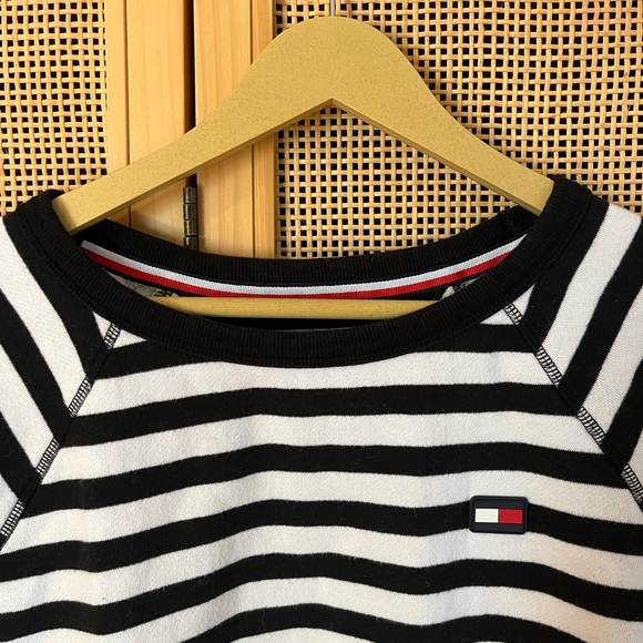 Tommy Hilfiger Women’s SP Striped Sweatshirt - Picture 2 of 4